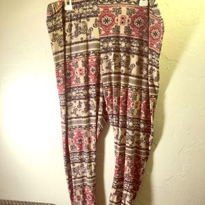 ❤️ Rue 21 Paisley Leggings! ❤️